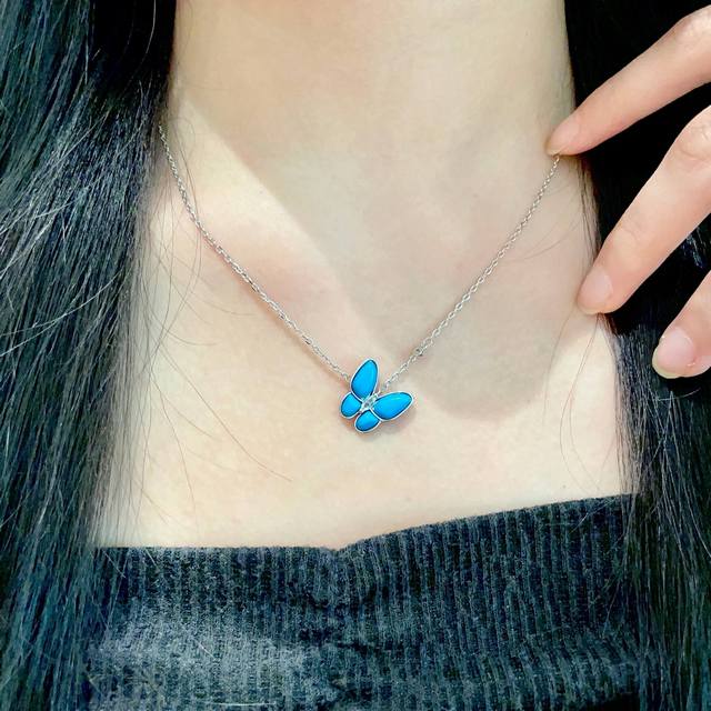 Vancleefar批Els 花朵 Alhambra吊坠雾里看花 其设计独特，隽永典雅 项链百搭 经典 这款四叶草项链被称为人间白富美的一个必入款式，一定要入！