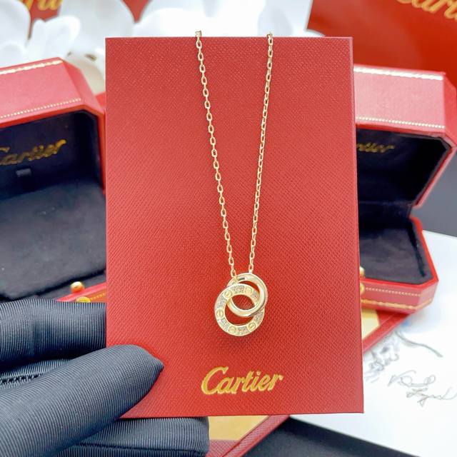 Cartie*最新款卡地亚双环圆形镶钻玫瑰金色项链 一致Z批黄铜材质，非常的上镜设计很特别值得入手高级手工坊系列