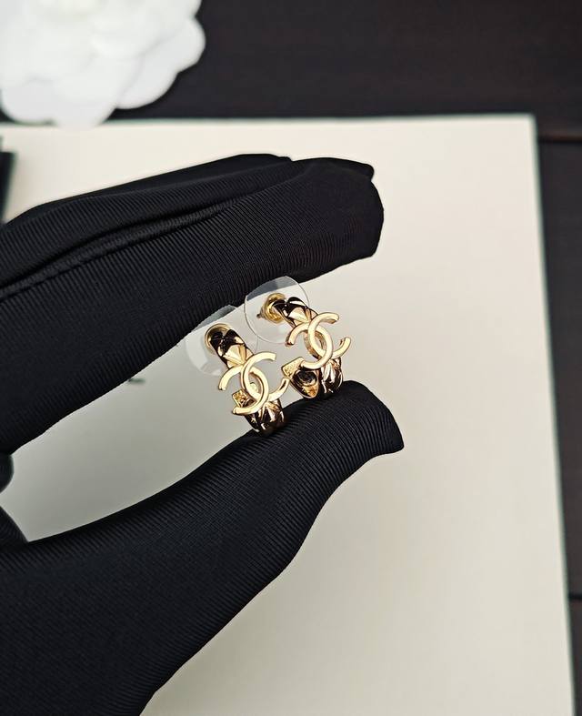 Ch*Nel 最新款格子耳钩 一致Z批黄铜材质