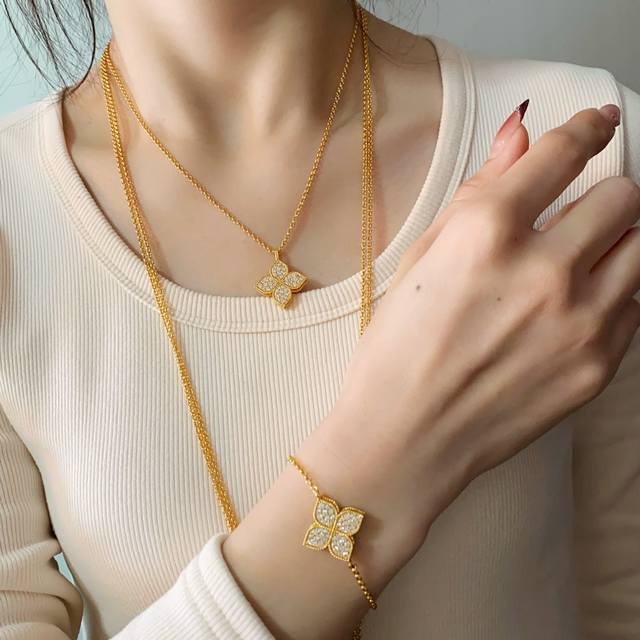 佩戴图满钻系列 耳钉Rc80 手链Rc80 短项Rc80 毛衣链Rc80 Roberto Coin珂瑛高级感时尚轻奢满钻菱形花几何花朵吊坠耳钉手链短项链长款项链