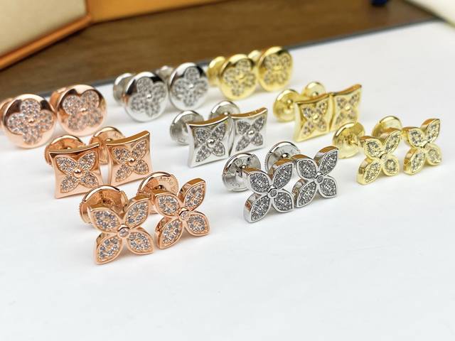 耳钉 飞碟耳堵p30Lv 现货Olor Blossom向源于1896，创自乔治路易威登的Monogram花卉图纹致敬。美丽的花朵在灰色珍珠母上绽放璀璨的玫瑰金光