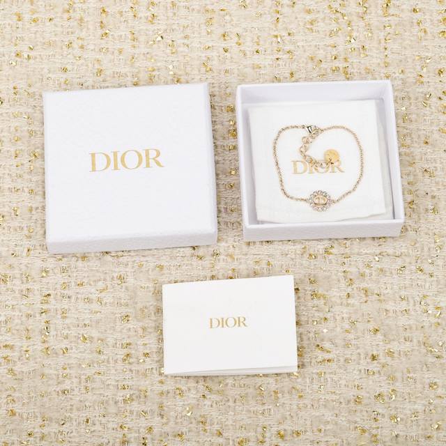 我们出品 量大咨询客Fu Dor圆形彩钻Cd手链 2026早春最新款绝美系列非常经典的Cd设计超级百搭！一致Z批黄铜材质，颗颗施华洛彩钻，经典百搭耐看，简约大方