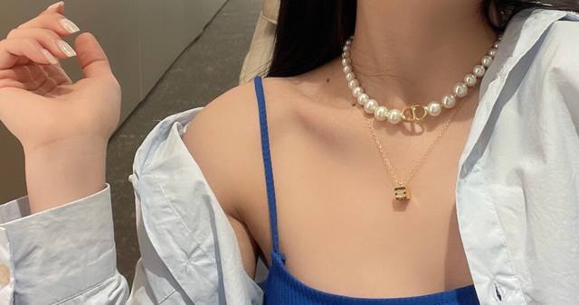 编号Dxl0002 迪奥Dior 原单新品 Cd珍珠项链 高端品质，专柜1:1开模，专柜原版同黄铜材质！防过敏处理，Cnc工艺，细节无可挑剔，百搭不挑脸型，时尚