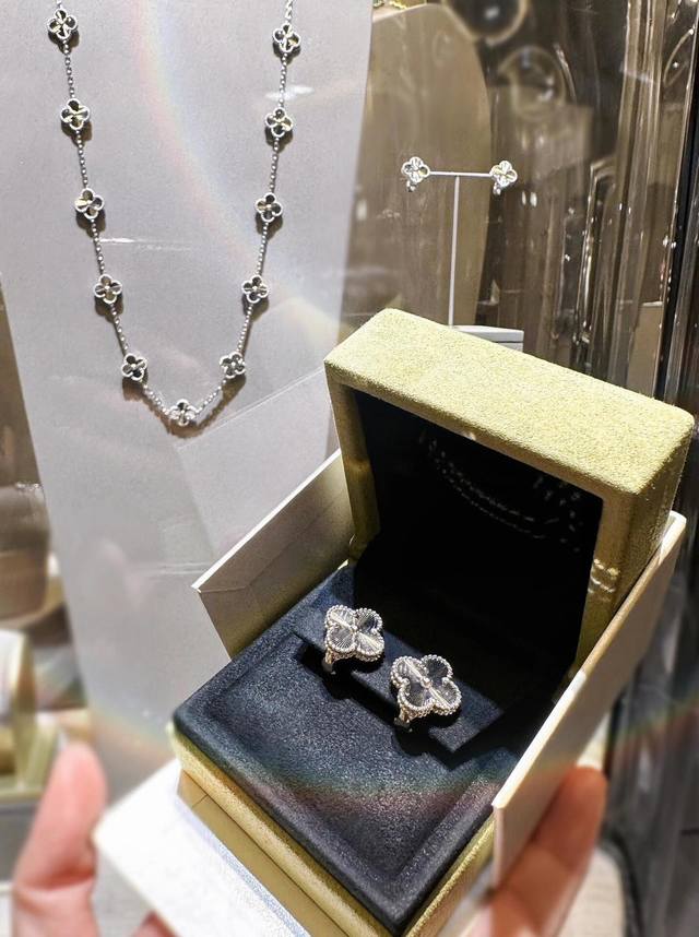 V金材质Vca白金色10花雕花项链