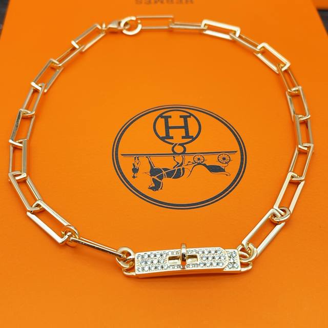 He Mes最新款方块猪鼻子镶钻玫瑰金色项链 一致Z批黄铜材质，非常的上镜设计很特别值得入手高级手工坊系列