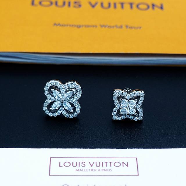 驴家Lv满钻Ab款花卉耳钉