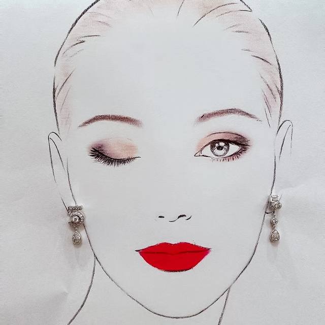 香槟金 银色 我们出品 水滴耳环Z批 可订做真金真钻，只做对版Z批真金货，批K市面各种金货 Chanel新款N°5水滴耳环 Eternal N°5系列为了向5号