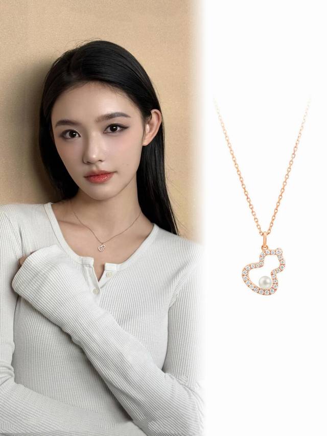 我们出品 珍珠葫芦项链 可订做18K真金真钻版，只做对版真金货，价询客Fu Qeelin第一款拥有珍珠元素设计的珠宝全新上市啦 造型灵感采撷传统葫芦的福禄意涵[