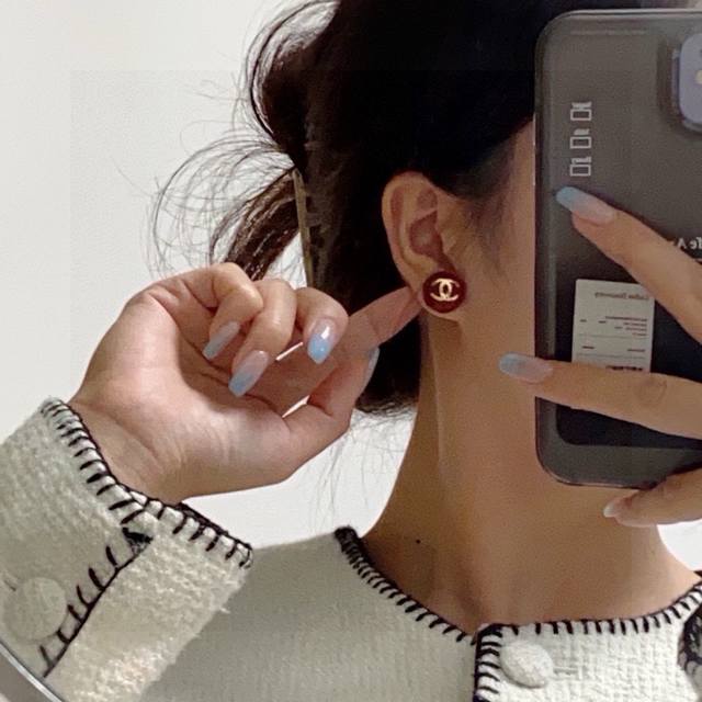 新款小香Chanel红色珍珠耳钉 新年红热销款 同步专柜 做工精致细腻 重工版本 超级仙女唯美的一款 超级细心无漏洞 媲美Z批 买到就是赚到 耳环