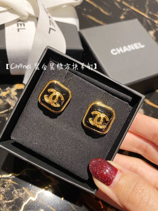 编号 Xed0103 Chanel 小香黑色滴油方形双C耳钉，高端品质，专柜同材质，真正黄铜，离子电镀，925银针，独家实拍图做工精致细腻，重工版本，超级仙女唯