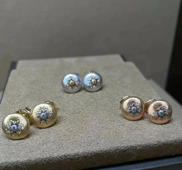 V金材质对版精工布契拉提金豆豆耳钉