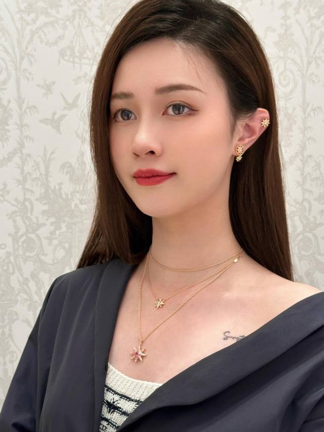 我们出品 林允同款，八芒星耳钉，可订做真金真钻，只做对版Z批真金货，批K市面各种金货量大咨询客Fu éToile Des Vents 重新诠释经典罗盘玫瑰图案，