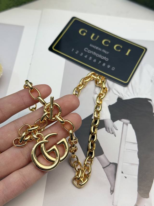 Guccigg金色项链 Guccigg金色项链，经典双G标志吊坠，辨识度超高07086140