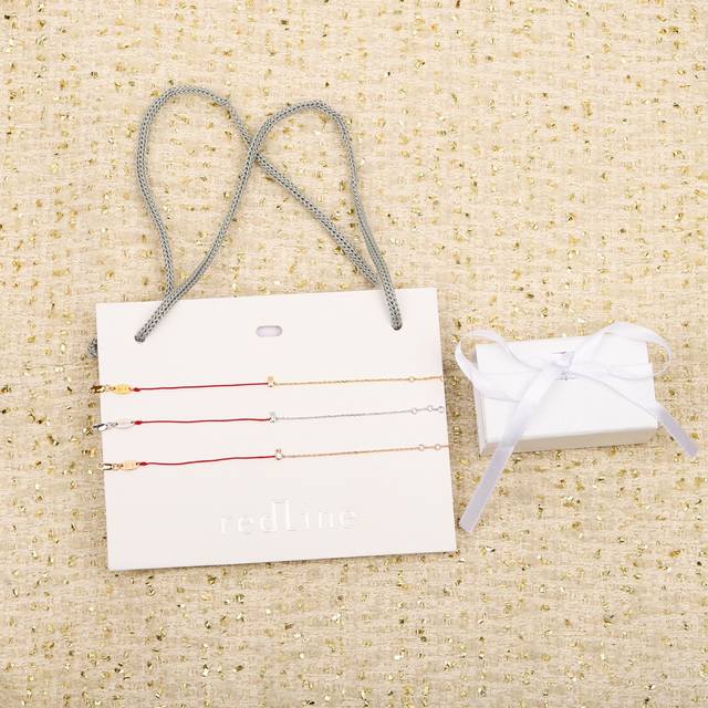 208273 我们出品 兔子手链，可订做18K真金真钻版，只做对版真金货，价询客Fu Red Ine推陈出新，在大自然中寻找灵感，将可爱的兔子化作珠宝，两只支棱