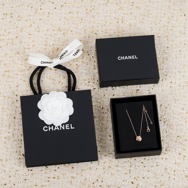 203385 我们出品 山茶花项链 Z 00+ 认准唯一一家真正购入珠宝类Zp开发的，可订做真金真钻，只做对版Zp真金货，pk市面各种金货 Extrait De