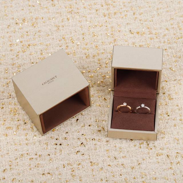 203293 我们出品 蜂巢主钻戒指 认准唯一一家真正购入珠宝类Zp开发的，可订做真金真钻，只做对版Zp真金货，pk市面各种金货 重磅重工推荐！首先，Zp材质为