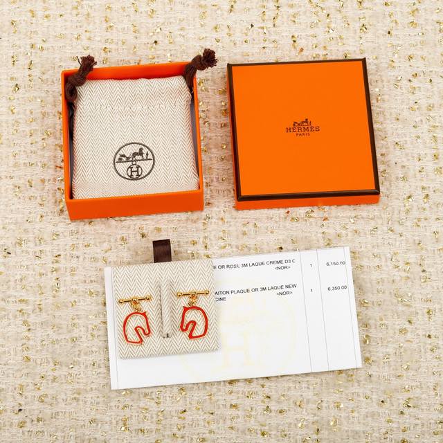 250835 我们出品 Zp8260， 量大咨询客Fu！ 马年限定珐琅镂空耳环 26年马年最新款Herme*爱马仕最新超火款式，马年点眼Tonnerre系列真的