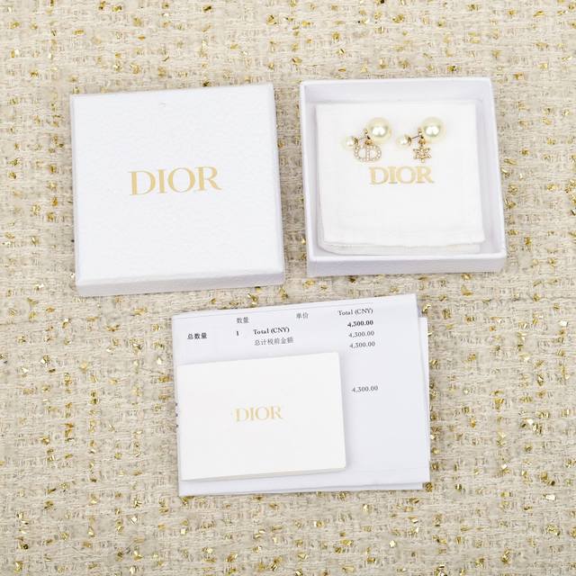 250686 我们出品 Zp5590！量大咨询客Fu Dor Cd小花珍珠耳钉 一定要买系列2630早春最新款绝美系列全网首发现货第一眼看上去它是个爆款！低调的