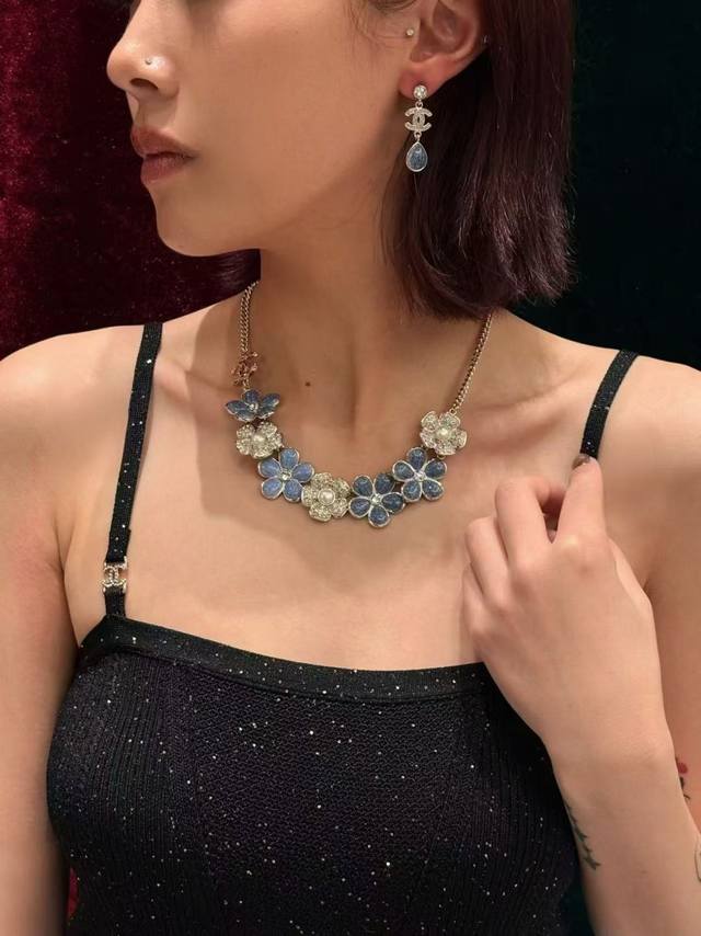 250915 我们出品 Zp6240！量大咨询客Fu 香 牛仔花水滴双C耳环 26早春最爆款仿牛仔系列全网首发！老规矩先到先得太爱啦超级断货王！巨巨巨难买！不买