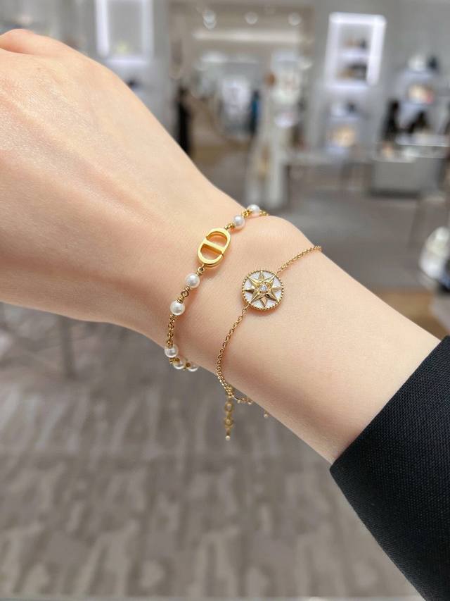 编号Dsl0071 Dior最新款珍珠手链Cd光面 一致Zp黄铜材质