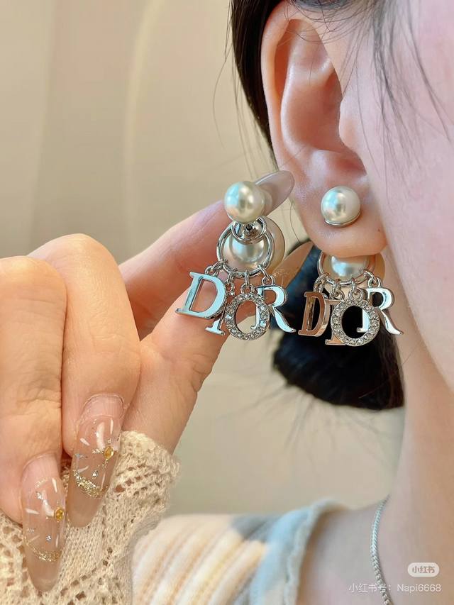 编号Ded0459银色 迪奥大小珍珠流苏Dior 字母银色镶钻 字母水钻前后珠耳环 金银2色入