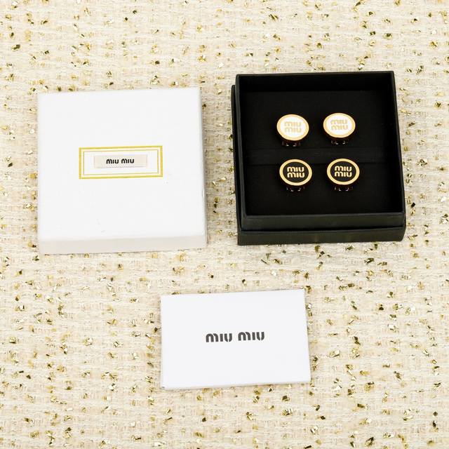 250904 我们出品 Zp2800，量大咨询客Fu M Um U耳夹 上耳方知它的美温柔又恰到好处的小可爱，女人又拿捏得刚好的俏皮，这大概是每个女人都想拥有的