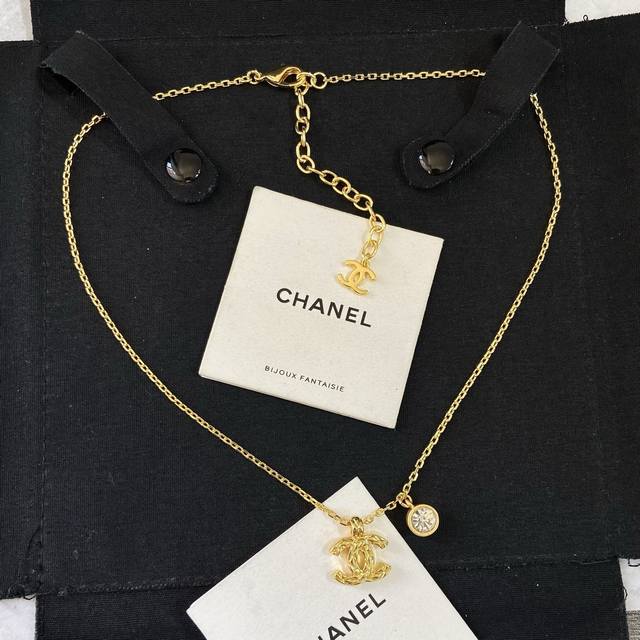 Xx0753 香 菱格双C单钻项链 26p春夏最新款绝美经典双C系列！全网首发！老规矩先买先得闭眼冲太爱啦非常推荐！“流行稍纵即逝，风格永存”这就是Vintag