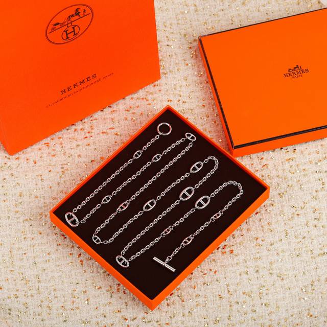 57 我们出品 量大咨询客Fu！ 长款 120Cm爱马仕 长链 毛衣链 正品一万三，我们完美复刻 Hermes猪鼻子Farandole项链 单独佩戴是简单的美
