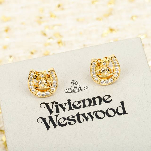 250894 我们出品 Zp3200，宝宝，什么是快乐星球，来，这就是快乐星球 Viviennewestwood 26年马年限定款马蹄耳钉，绝美立体耳钉！重磅推