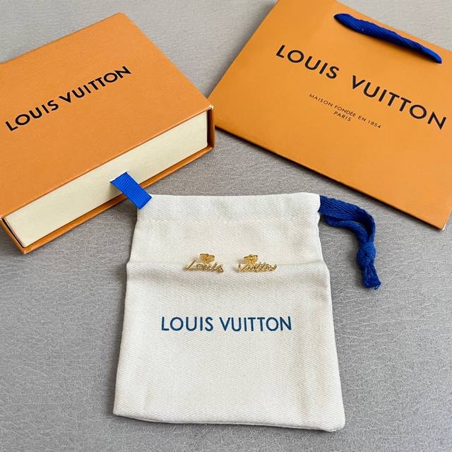 原单货 Lv 耳钉Louis Vuitton 路易威登 专柜一致材质 火爆款出货 设计独特 复古前卫。