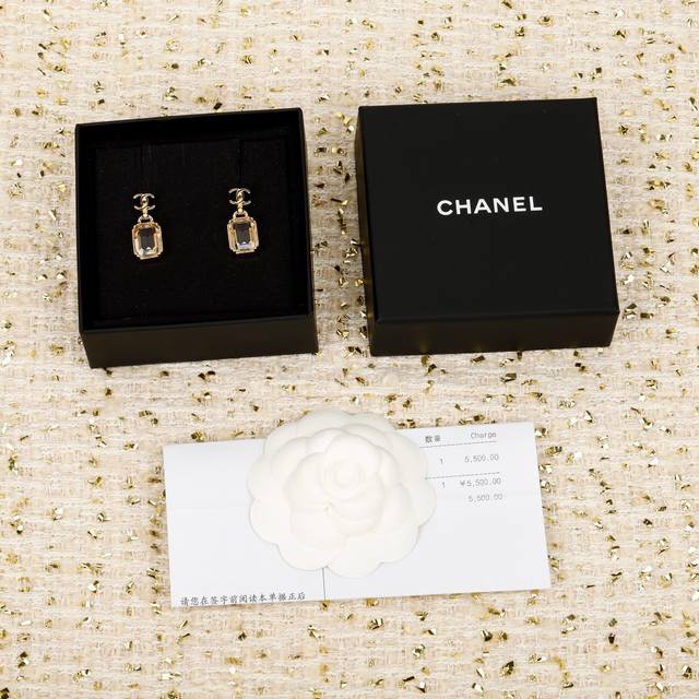 250898 我们出品 预售12号左右出货，Zp7150！量大咨询客Fu 香 透明方块双C耳环 26春夏最新款！Vintage系列，越看越好看，人手必入时尚简约