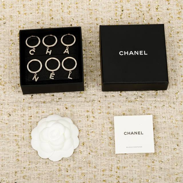 250891 我们出品 量大咨询客Fu 香 六件套字母戒指 非常推荐！“流行稍纵即逝，风格永存”这就是Vintage的魅力！可遇而不可求这句话用在Ch Nel