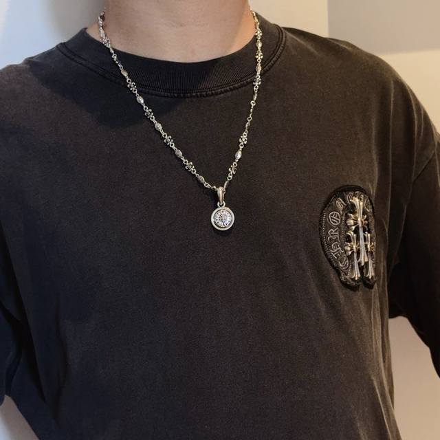 新款 专柜品质 Chrome Hearts克罗心经典复古十字花项链，马蹄印十字花吊坠 凹凸造型不同的花纹设计风格 呈现出与众不同 十字架 童军花是克罗心的志 所