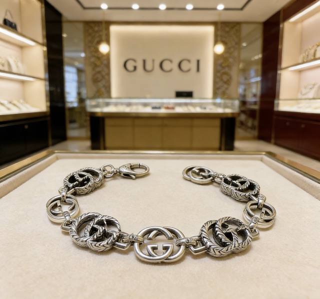 2026最新出炉土豪版手链 认准细节 独家高品质 Gucci古驰手链最新款的经典款 精致无论款式 质感 都是绝对的顶尖Feel 只要看一眼就懂了 超 Nice