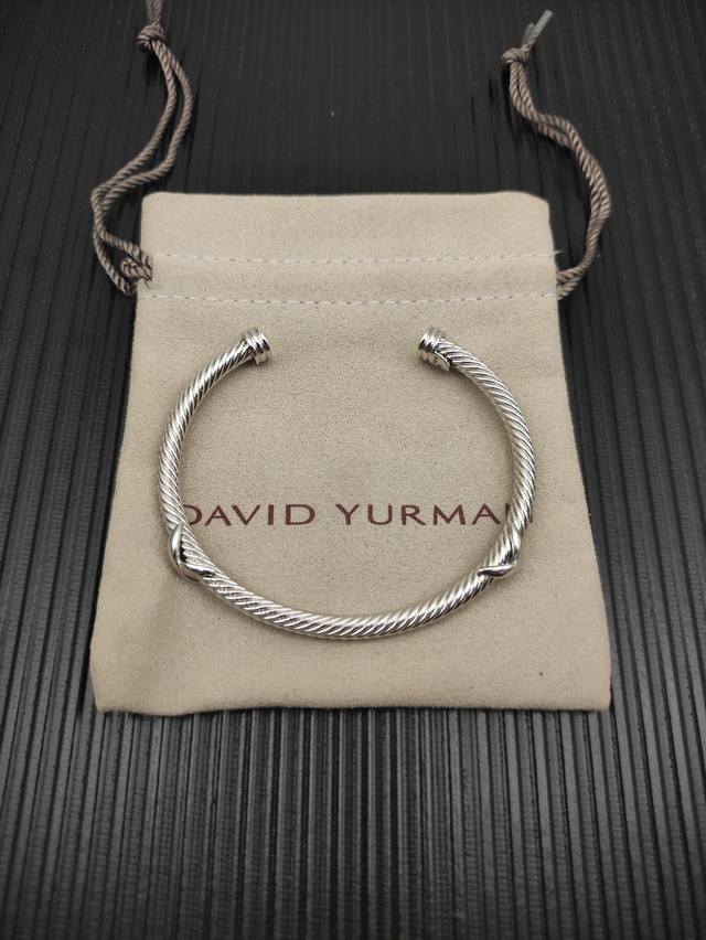 david Yurman 银色 4Mm 双X手镯。 ￥ 编号 Dysz-379