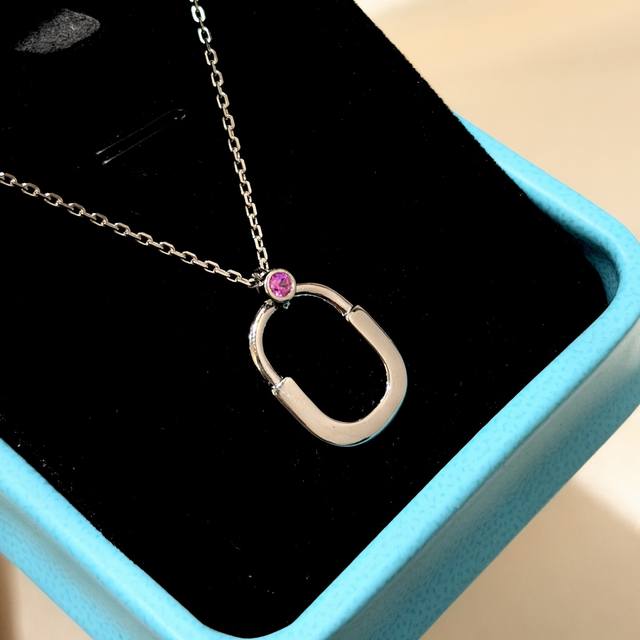 A7107 T家 新年限定款 新款火爆登场 U型锁 单钻 项链 欧美范十足 人手必备 超精工打造 S925纯银材质电镀铂金 防过敏处理 电镀厚金 铂金色 纯银项