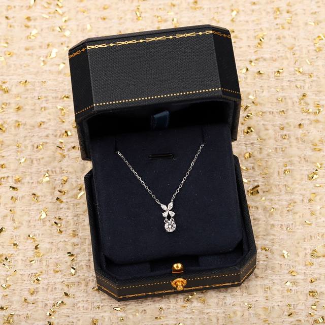 210685 我们出品 定制真金真钻，量大咨询客Fu 彩宝系列-蝴蝶项链 白钻带来清透的气息，夏日活力高级感拉满，通体925纯银行业标杆工艺独家行业标杆新技术电