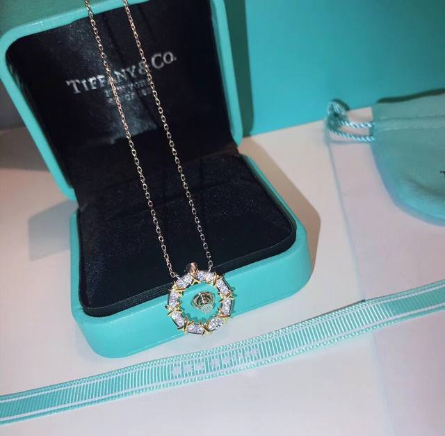 Tiff 蒂芙尼项链圆环交叉项链 ~性感 唯美 满满的浪漫感 超有女人味 高端 亚金材质微镶工艺高级分色电镀打造 随意 搭配项