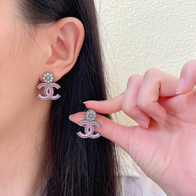香奈儿经典双C镶钻耳环