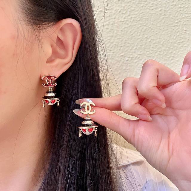 香奈儿卡通耳环