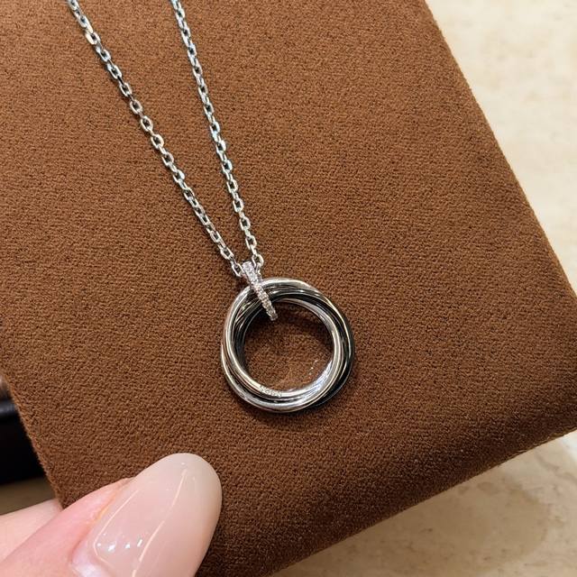 A7248 卡家 新款 三环 双色 光面 限定款项链一眼种草~重工设计 质感十足 通体925纯银镶嵌工艺18K厚金升级高级电镀 愿世间所有美好与你环环相扣 三环