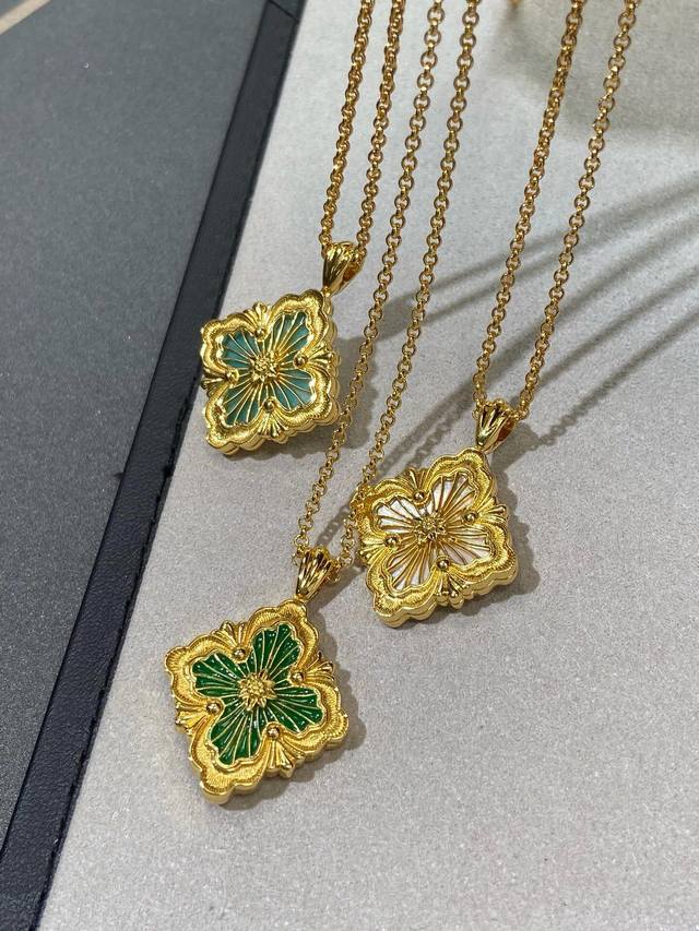 V金材质布契拉提一面钻一面无钻孔雀石大号项链