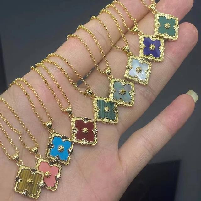 V金材质 精工布契拉提剧院项链