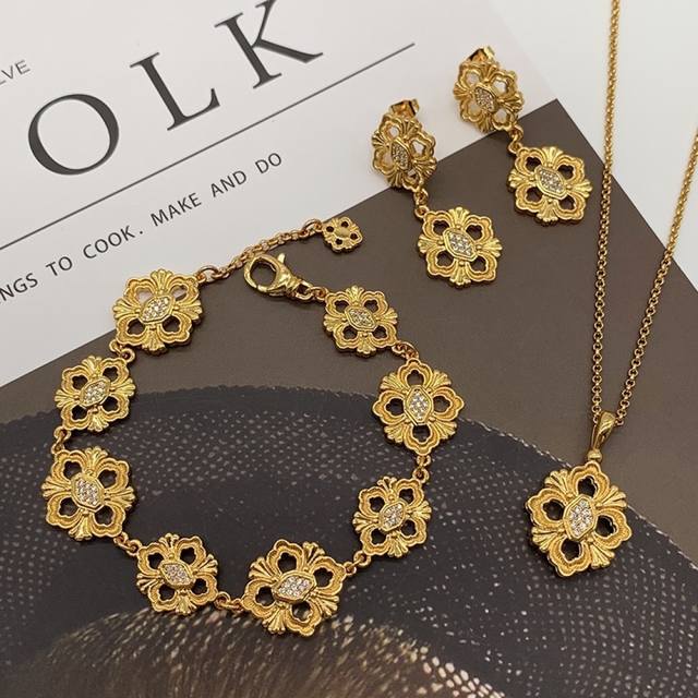 V金材质精工布契拉提镶钻手链