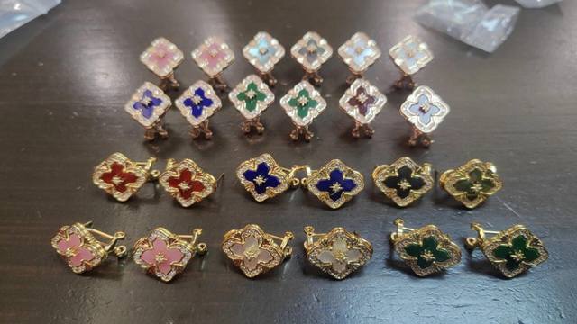 V金材质 精工布契拉提四叶草镶钻耳环