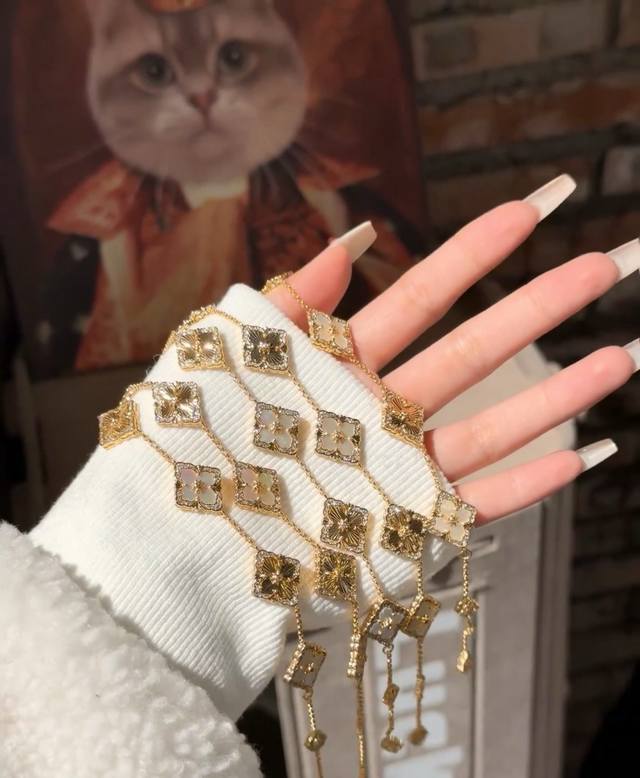 V金材质 精工布契拉提虎眼石白贝母间镭射手链