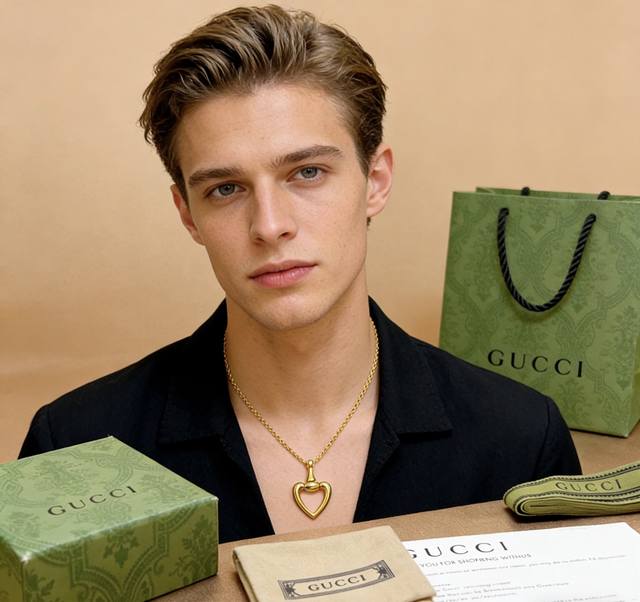 古驰项链最新款链条档次更高明星同款Anger Forest系列双G古驰项链 细节对版做旧处理 非市面亮面版型 这款一直在出 古驰里面热卖款 非常好搭配潮流衣服