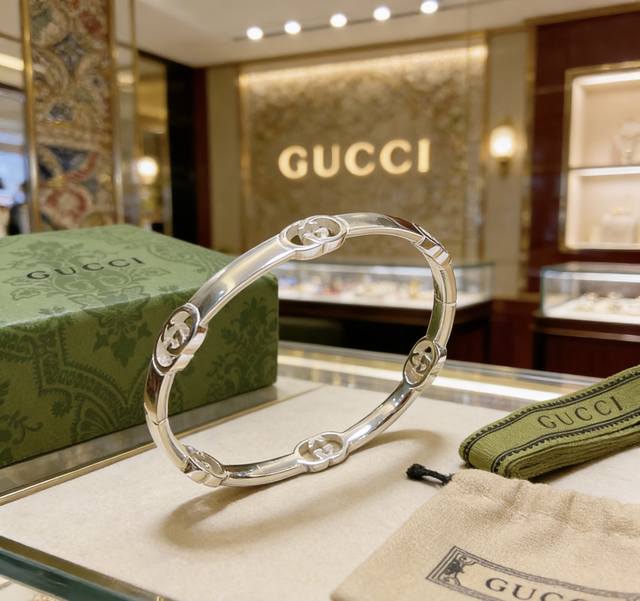 古驰手镯手环纯手工打造最新款手镯档次更高明星同款Anger Forest系列双G经典款系列古驰手环 细节对版做旧处理 非市面亮面版型 这款一直在出 古驰里面热卖