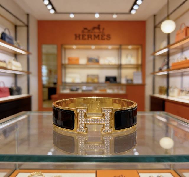 Hermes 爱马仕手镯 原版定制 20Mm宽版手环 珐琅工艺太考验师傅的手艺了 要确保色泽手工制作好 V金高端定制 女神 都爱爱马仕火爆手镯 超精赞 各路女神