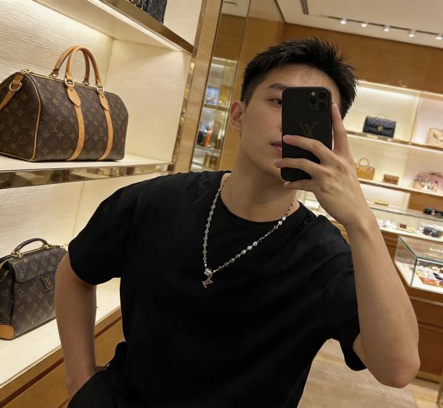 路易威登 Lv项链原单货专柜新款开模复古潮流时尚必备 男女均可佩戴 情侣款同款 摇滚朋克泰银风格 复古元素 潮流百搭 官网同款项链最新款链条档次更高明星经典款项